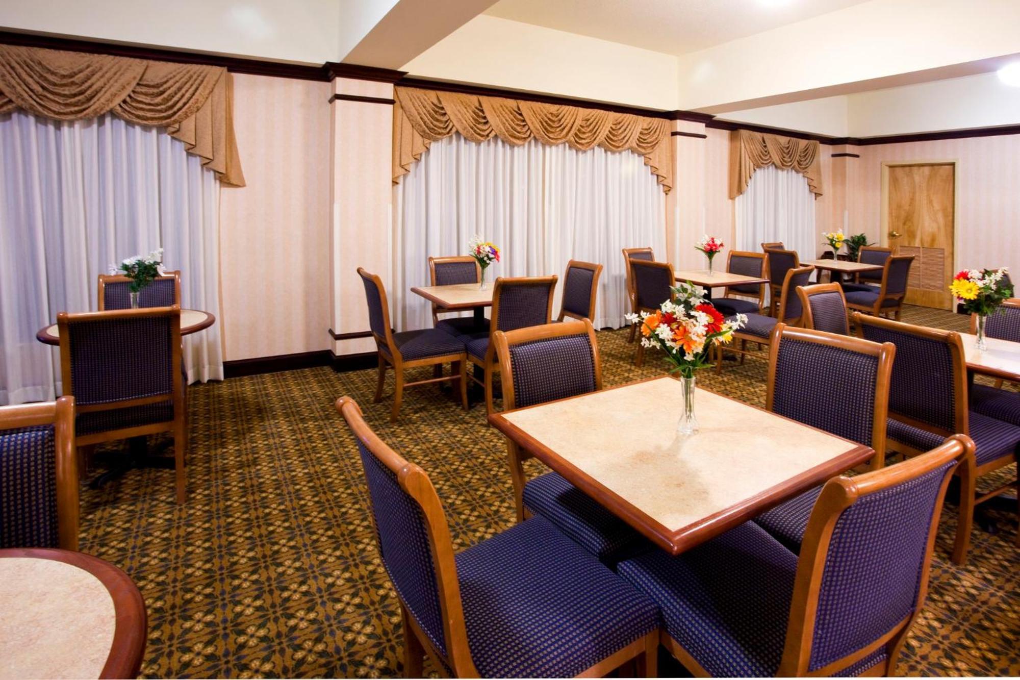 Holiday Inn Express Syracuse Airport By Ihg North Syracuse Buitenkant foto