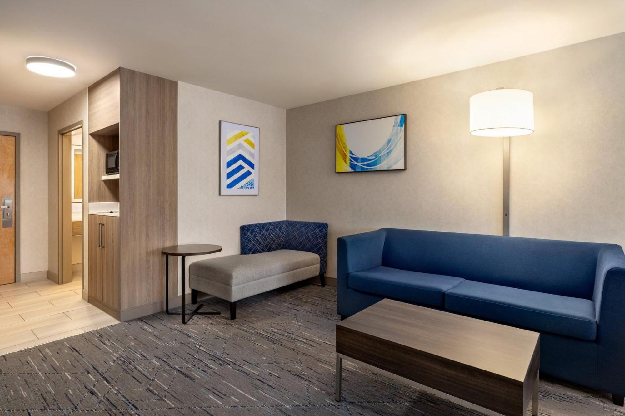Holiday Inn Express Syracuse Airport By Ihg North Syracuse Buitenkant foto