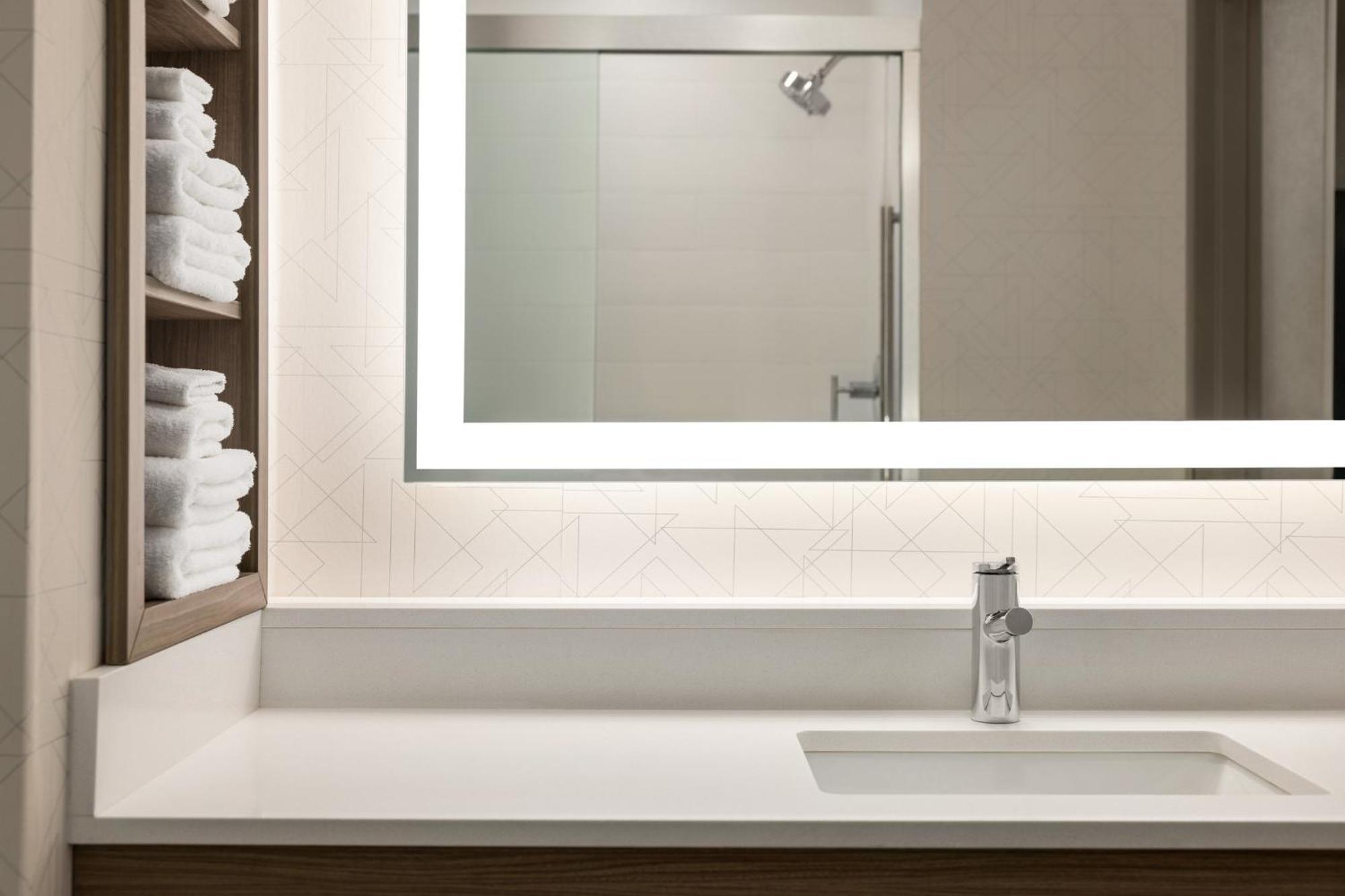Holiday Inn Express Syracuse Airport By Ihg North Syracuse Buitenkant foto